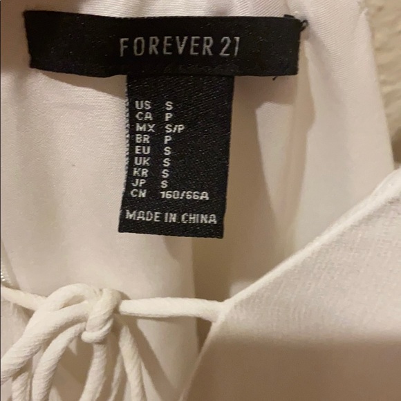 Floral and flowy white romper - Picture 3 of 3